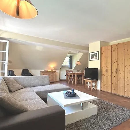 Apartment Resi C6 *